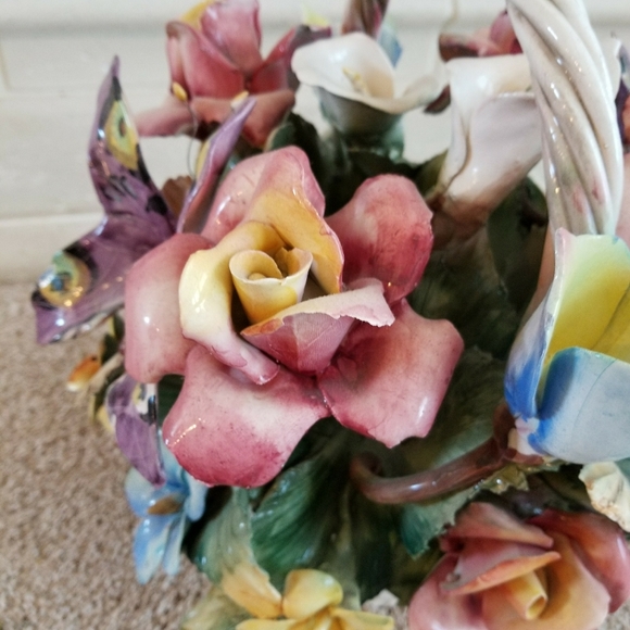 ❤EUC❤ CAPODIMONTE LARGE BASKET - Picture 7 of 16